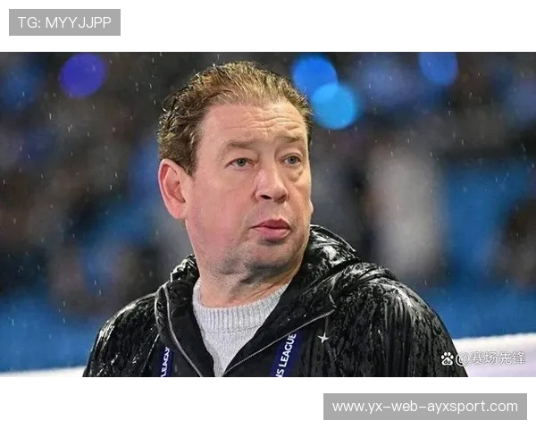 主帅临场换人被批战术自毁，球队失去领先优势的深度解析